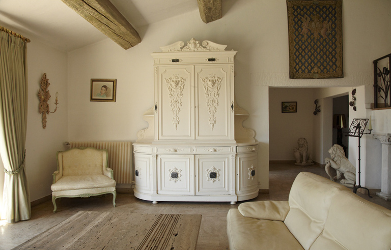 Le mobilier de la maison de villégiature (villa balnéaire) dite La Safranède
