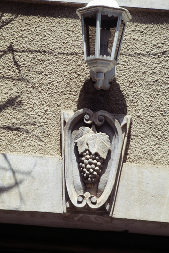 Section BI. Parcelle 32. Logis, détail : clef de la porte d'entrée.