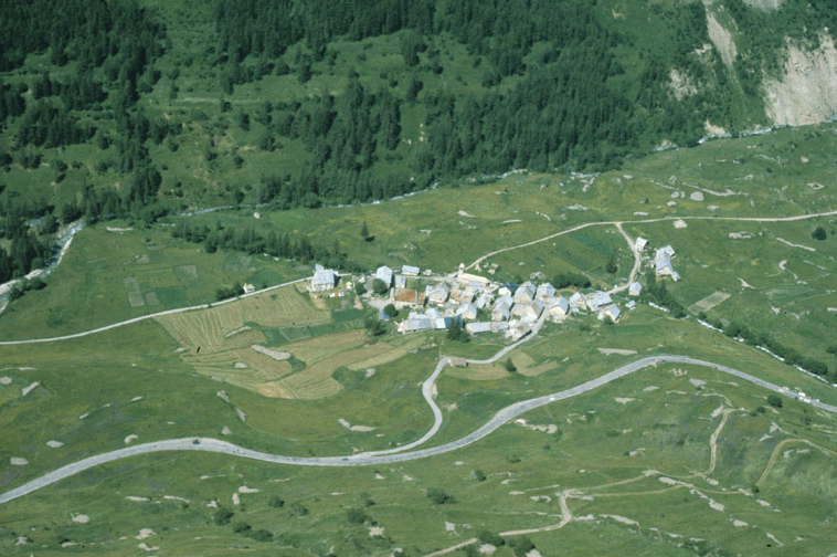 Vue aérienne prise du sud-est.