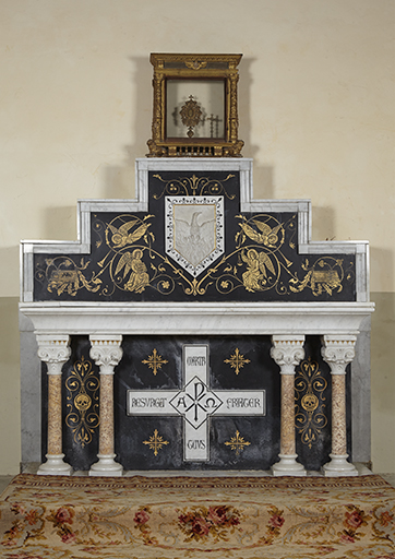 Ensemble de l'autel secondaire de la Résurrection (?) : degré d'autel, autel, gradin d'autel