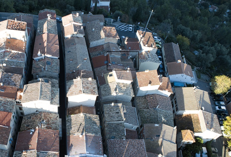 Vue aérienne prise du sud.