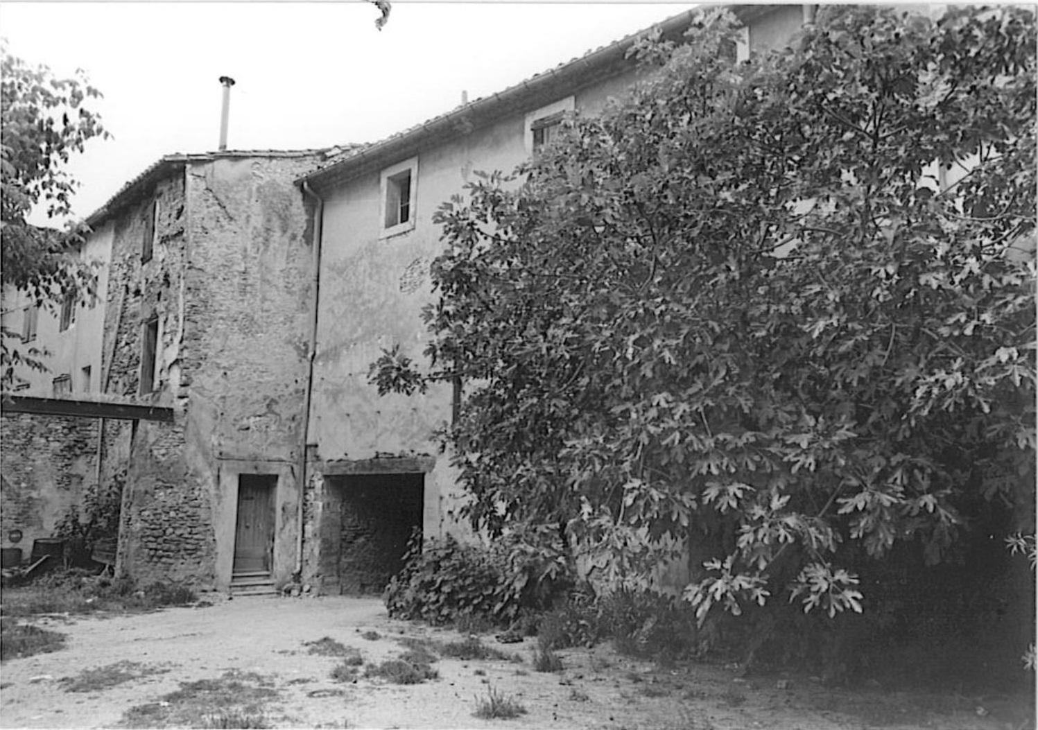 Façade ouest sur cour avant travaux, n° 8 sur le plan de masse, 1983.
