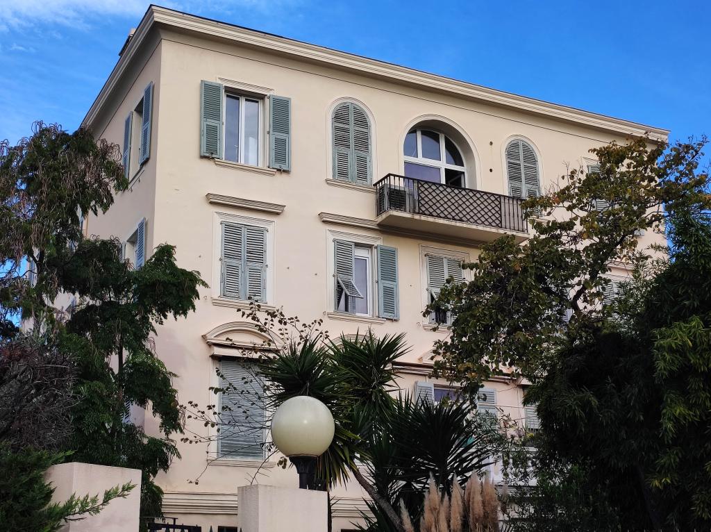 maison de villégiature (villa balnéaire) dite Villa Howard, puis villa Anahit, actuellement immeuble