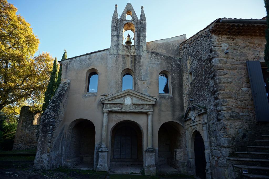 Eglise Notre-Dame-du-Bois, puis couvent des Minimes, puis entrepôt agricole, actuellement chapelle Notre-Dame-du-Bois