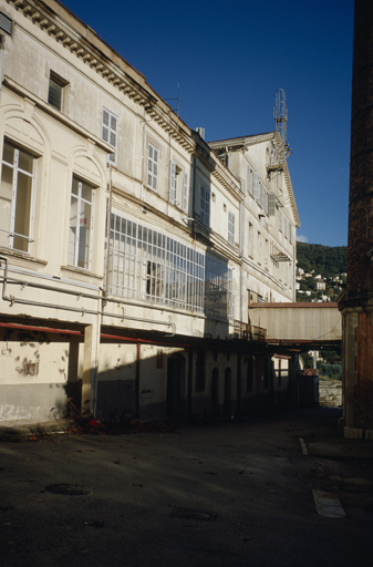 bâtiment conventuel, puis parfumerie Roure-Bertrand, actuellement immeuble de bureaux