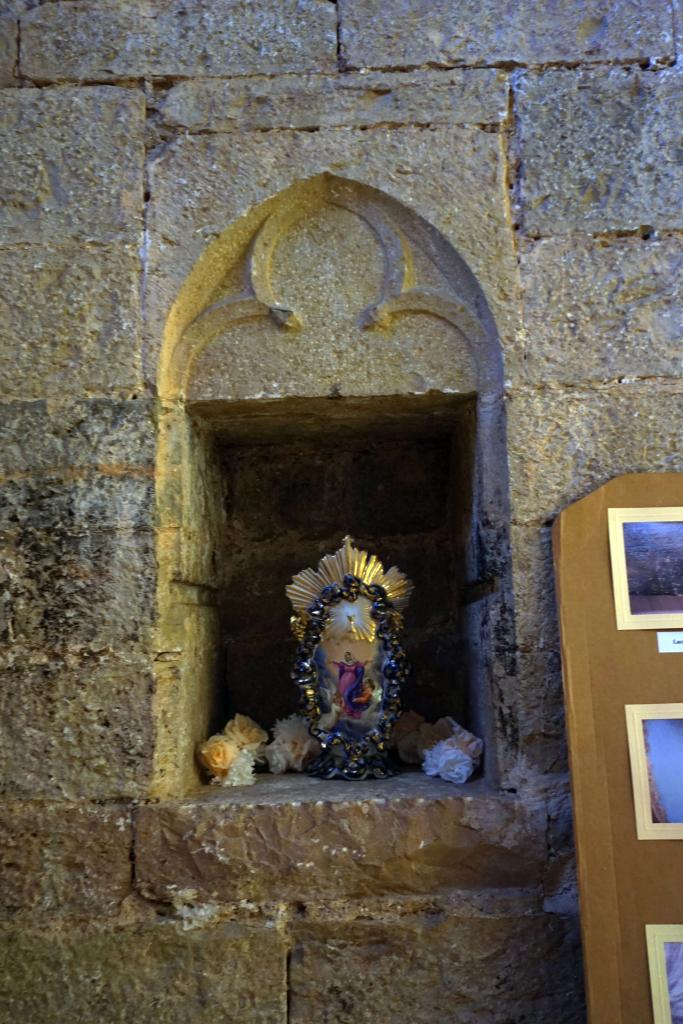 Détail du mur sud du vestibule : niche murale.