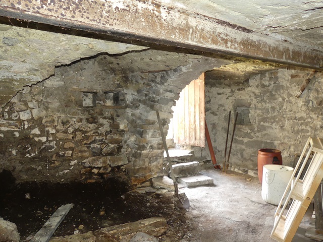 Etage de soubassement, cellier. Vue de volume prise du nord-ouest.