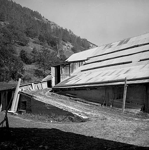 Mur nord : la rampe d'accès à la grange haute.