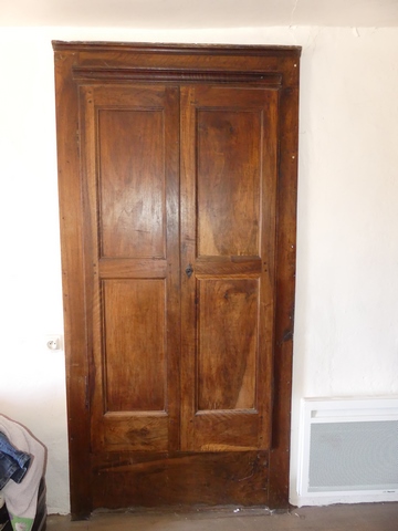 Rez-de-chaussée surélevé, chambre sud-ouest. Mur ouest, placard-niche.