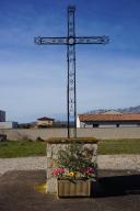 Croix de chemin : croix de mission, actuellement croix de cimetière, dite la croix de fer