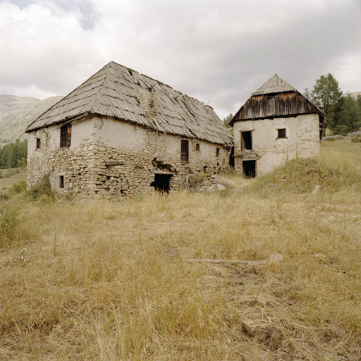 Ferme des Bois à Vacheresse (Allos) : les deux bâtiments sont juxtaposés.