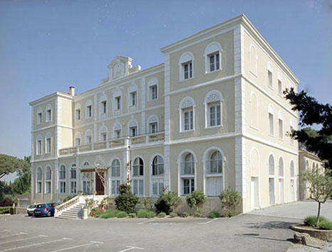 pensionnat de filles, puis hôtel de voyageurs dit Grand Hôtel des Anglais, actuellement Centre de vacances de la SNCF