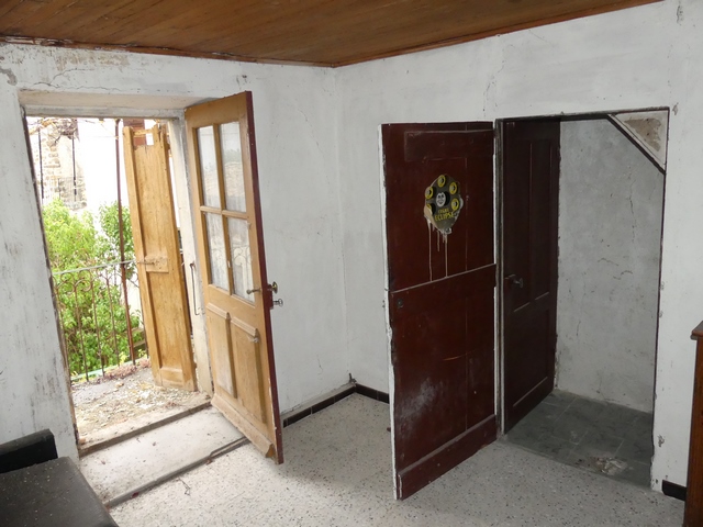 Rez-de-chaussée surélevé, chambre sud. Vue de volume prise du nord-est.