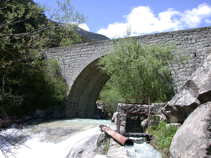 pont sur la Vaïre