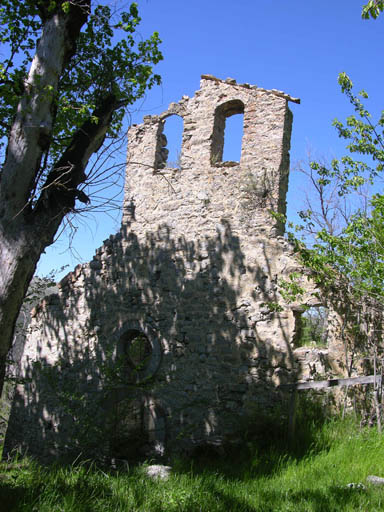 Vue générale de l'église paroissiale puis chapelle Saint-André depuis l'est.