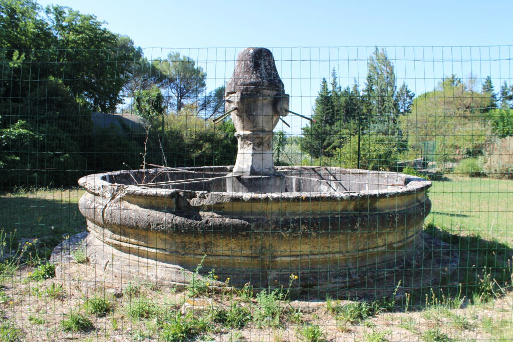Etablissement de bienfaisance dit maison de charité ou l'Aumône puis hospice de bienfaisance ou hospice de charité ou hospice d'humanité, actuellement immeuble