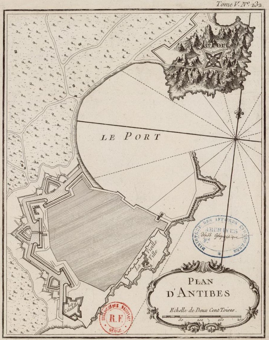 Les aménagements portuaires de la commune d'Antibes