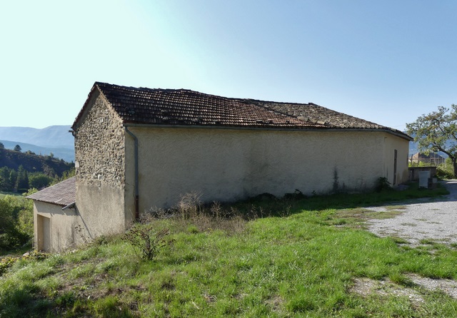 Aire à battre d'une ferme en périphérie du bourg.