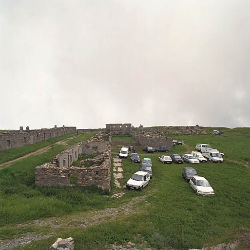 Casernes de Marta : vue d'ensemble des corps de caserne depuis l'ouest.