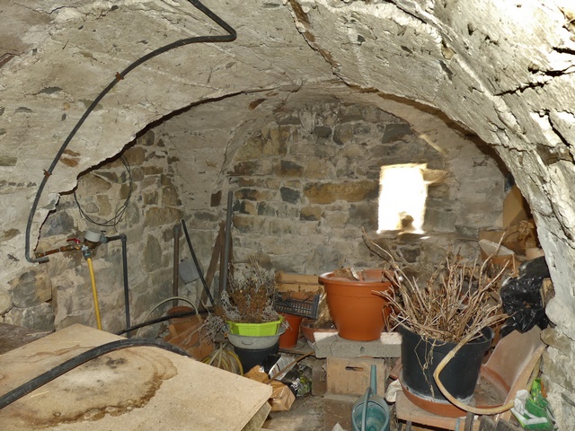 Bâtiment du logis. Etage de soubassement, étable est. Partie nord, vue de volume prise de l'ouest.