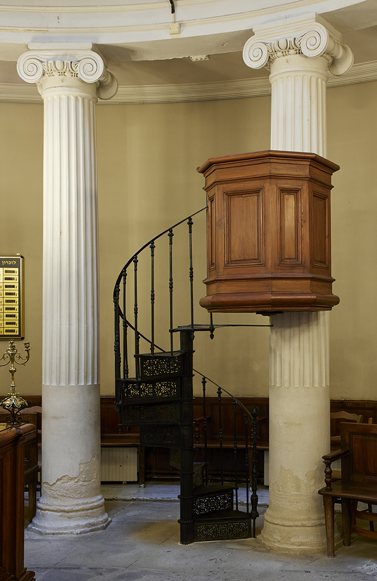 Chaire à prêcher de synagogue