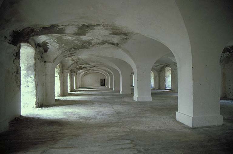 Bâtiment S. Rez-de-chaussée. Vue intérieure.