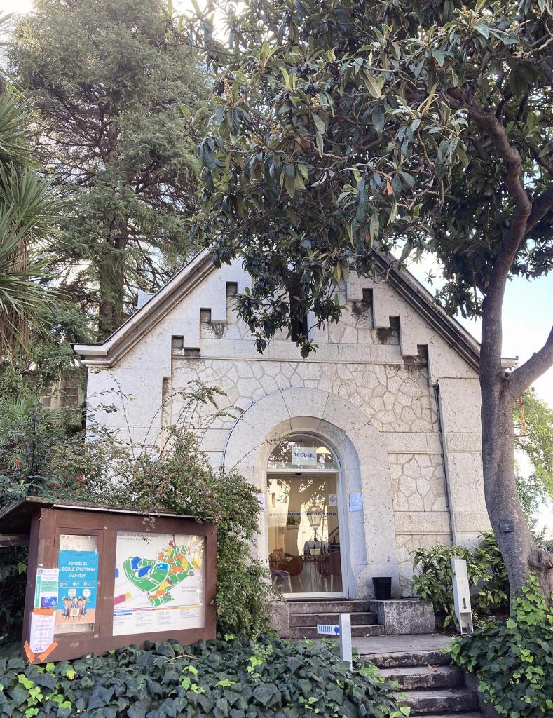 communs du château de Valrose (conciergerie, écurie, remises) devenus locaux de l'Université Nice Côte d'Azur