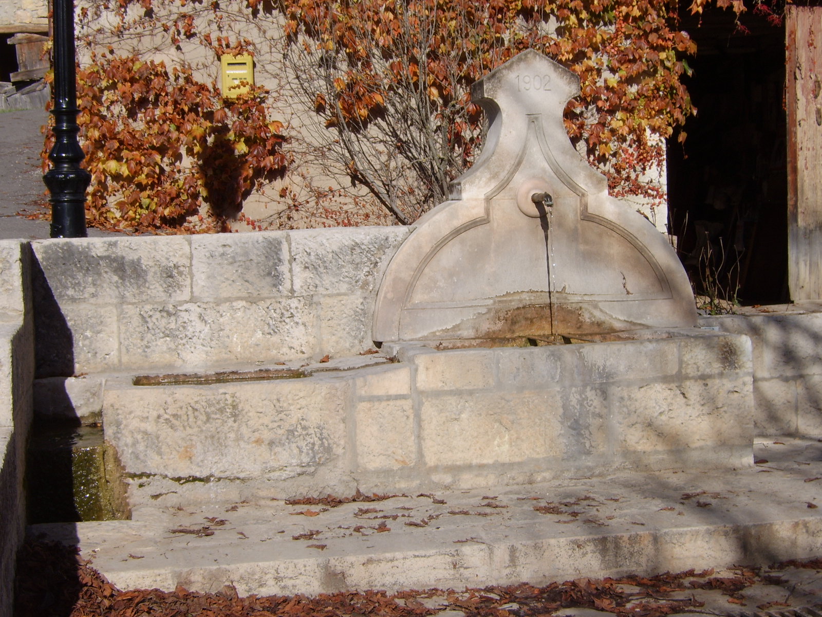 fontaine et abreuvoir