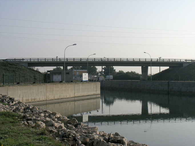 canal du Rhône à Fos-sur-Mer