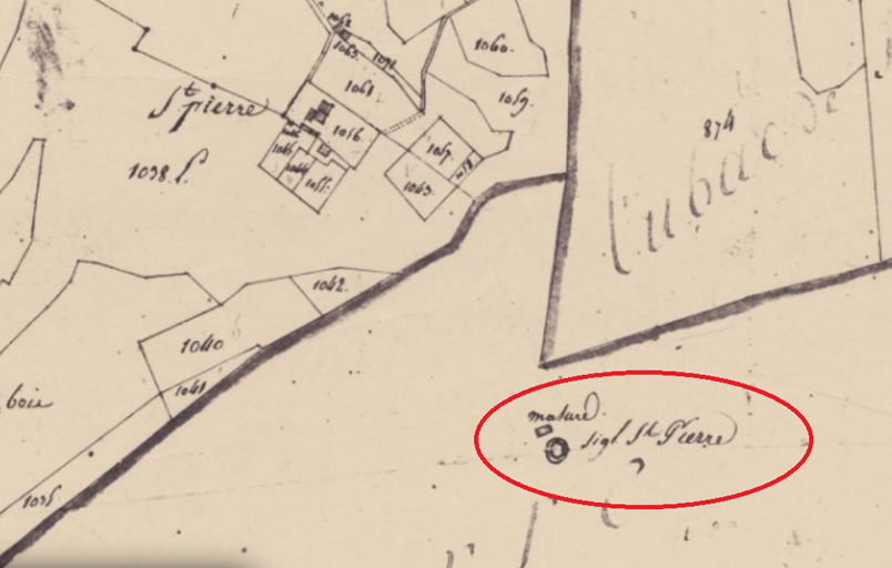 Plan de masse et de situation de la masure près de la chapelle Saint-Pierre d'après le cadastre de 1823 (section F2, parcelle 879).