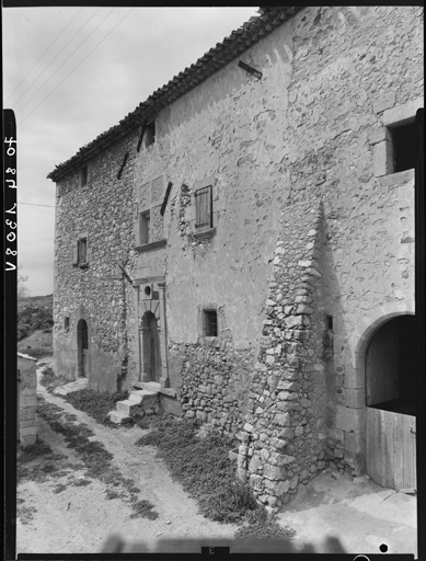 Façade antérieure. Partie gauche.