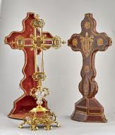 Croix-reliquaire de la Vraie Croix et des quatre évangélistes et sa boîte