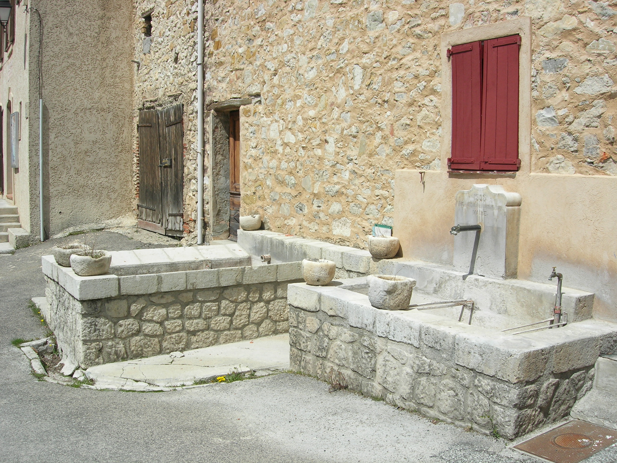 Fontaine et lavoir