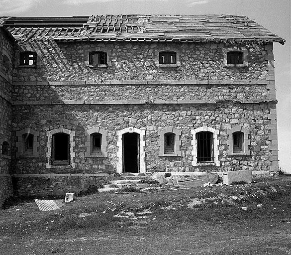 Blockhaus. Face sud-est et entrée.