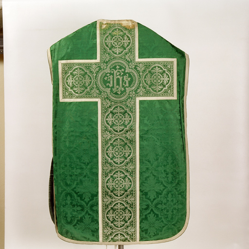 ensemble de vêtements liturgiques (N° 2) : chasuble, étole, manipule, bourse de corporal, voile de calice (ornement vert)