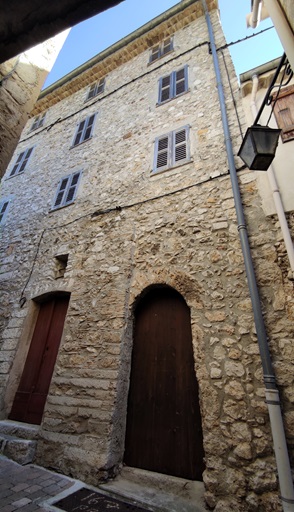 Maison indiquée "en construction" en 1833 (partie droite sur la photo : 1833 B 87, 2025 B 833).