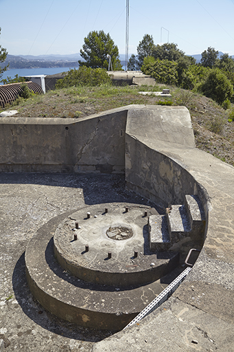 Batterie de 240mm : emplacement de tir avec sellette d'origine.