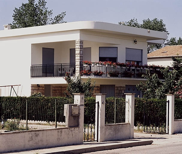 Immeuble à logements, 12-14 avenue de la République : type B2 caractère éclectique.