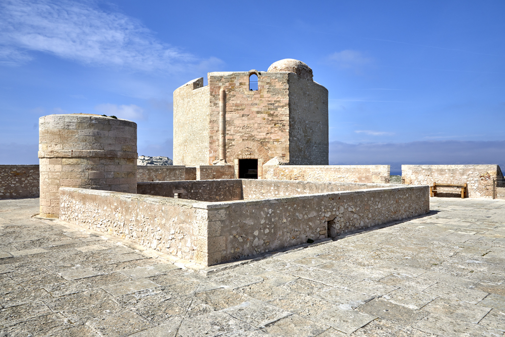Donjon, plate-forme dallée du corps central et étage supérieur de la grosse tour nord-ouest