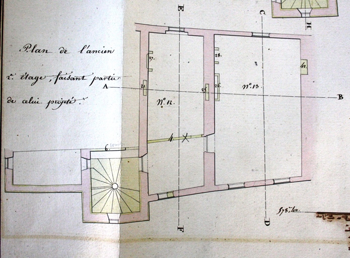 demeure des barons de Glandevez puis caserne de Bois-Gérard puis centre de loisirs, actuellement centre de loisirs et boutique