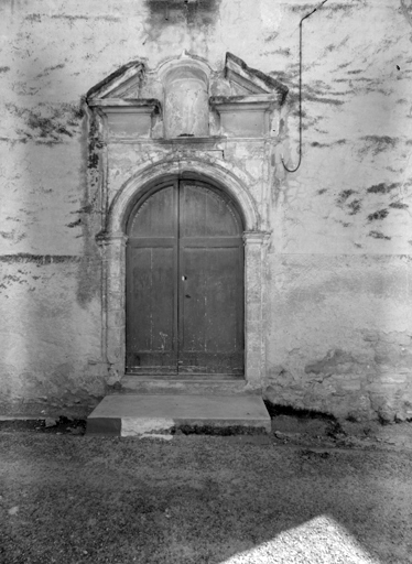 Porte d'entrée.