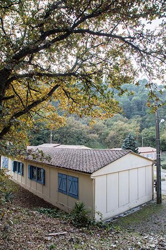 Hameau de forestage de Harkis de La Roque-d'Anthéron, actuellement village de vacances de la Baume