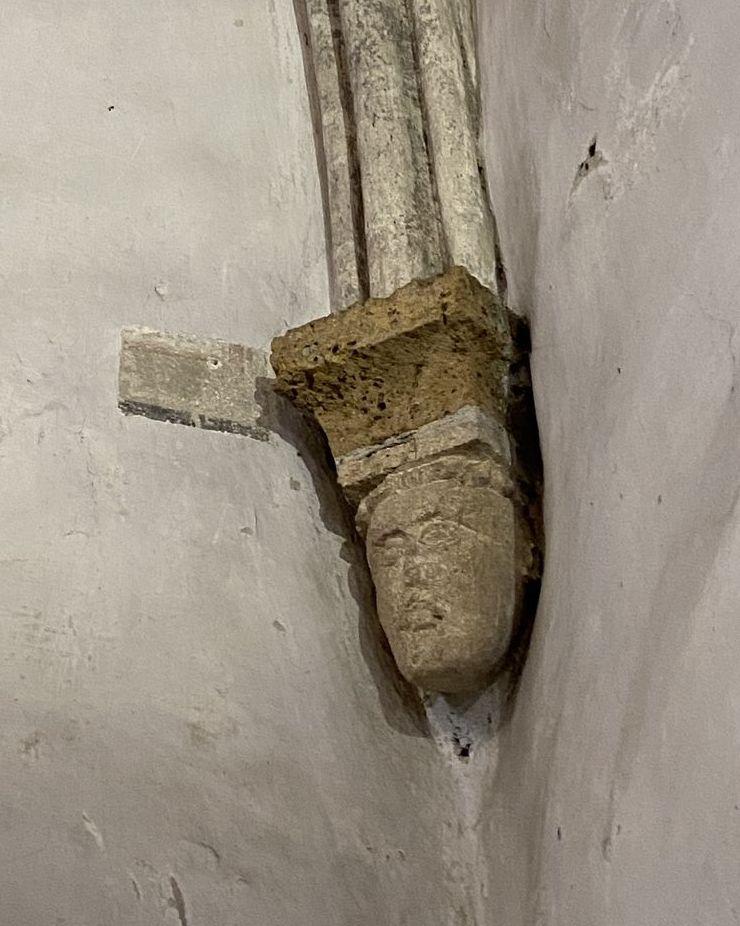 Culot sud-est du chœur.