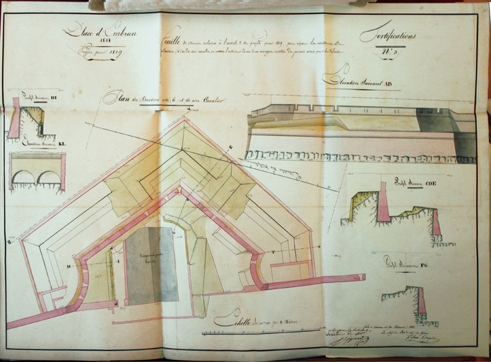 Place d'Embrun 1818. Projet pour 1819. Feuille de dessin relative à l'article 2 du projet pour 1819, pour réparer le revêtement du bastion (6) et de son cavalier, et mettre l'intérieur de ces deux ouvrages en état de pouvoir servir pour la défense. 1818.