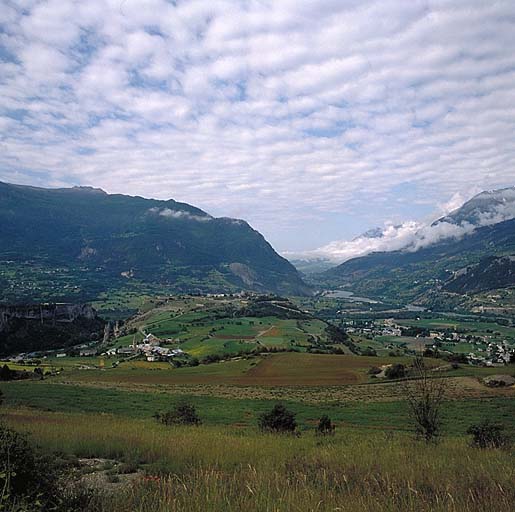 Vue de situation de la place prise du nord-est.