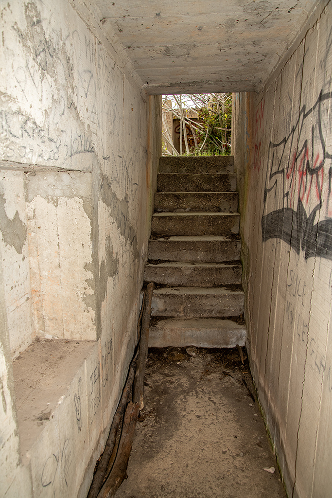 cuve n° 1 pour canon Krupp de 17 cm, intérieur du couloir vestibule d'un des 2 abris enterrés latéraux au passage d'entrée de la cuve
