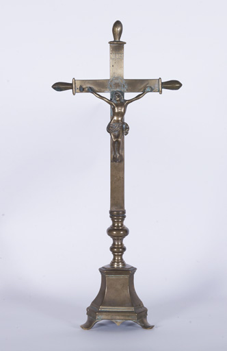 croix d'autel : Christ en croix