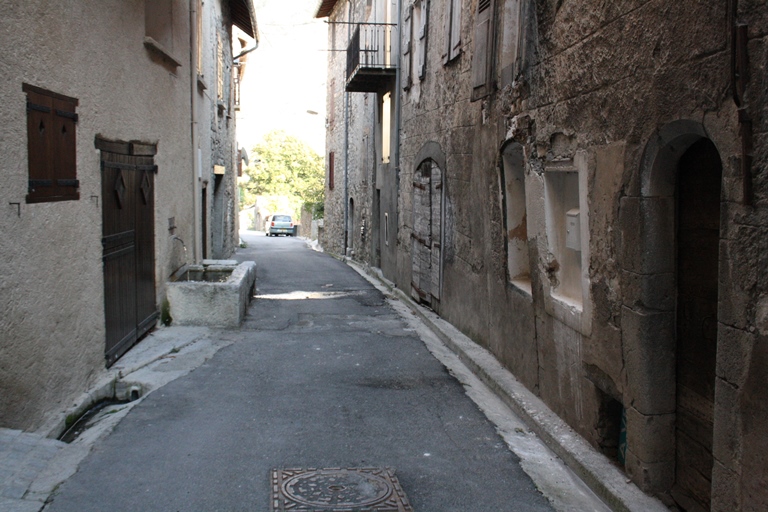 La Grande Rue (à droite, l'ancien "hôtel Poisson").