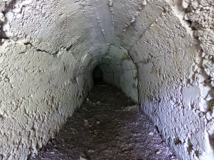 Passage du canal dans la galerie, quartier d'Abel.