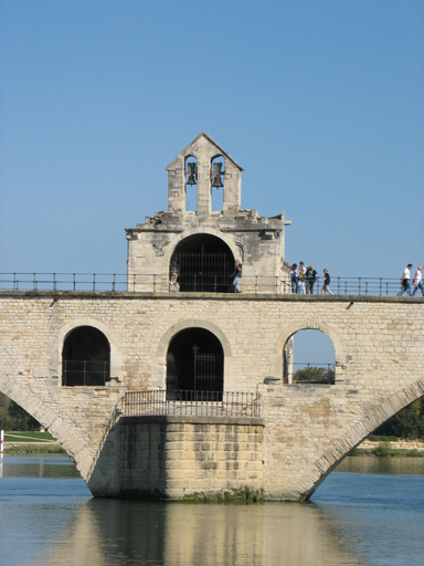 pont Saint-Bénezet ou pont d'Avignon, ses chapelles Saint-Bénezet et Saint-Nicolas et ses tours d'entrée dites Châtelet et tour Philippe-le-Bel